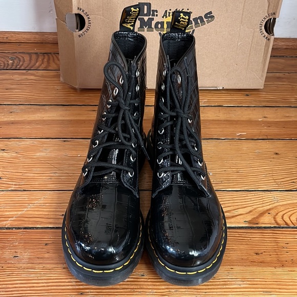 DR. MARTENS 1460 W Black Patent Lamper Croc Emboss Boots - Picture 12 of 16